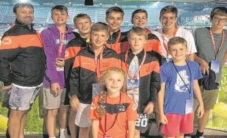 So strahlten die UVC U15-Volleyballer und ihr Trainer über die gute Leistung. 