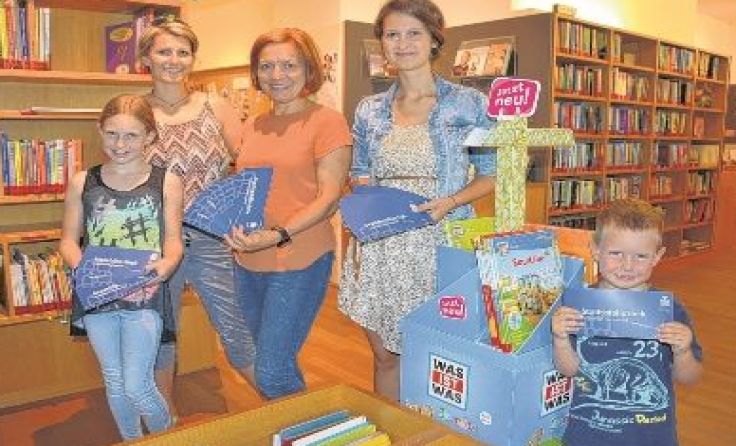 Hannah Aigner (li.) hatte die Idee für die Bibliotheksgutscheine.