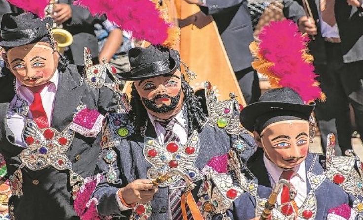 Typische Masken am größten religiösen Fest Perus in Muruhuay Foto: www.renate-franz.at 