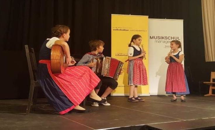 Musikschulleiter Hubert Kerschbaumer ist stolz auf die Erfolge seiner Musikschüler. 