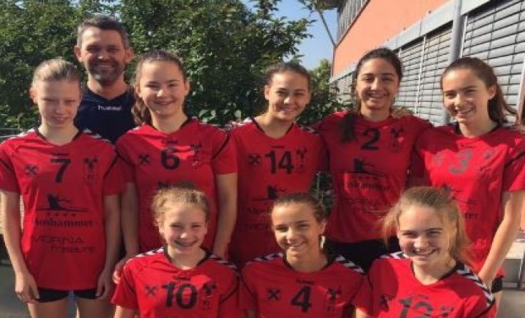 Die U15-Girls mit Trainer Oliver Würnschimmel