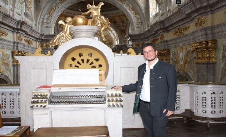 Pater Florian Ehebruster erfreute das Publikum mit heiter-festlichen Klängen. 