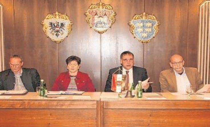 SIVG-Geschäftsführer Stöckl (2. v. r.) präsentierte den Jahresabschluss 2017.