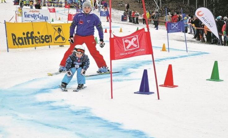 Ende Dezember unterweisen Instruktoren die Kursteilnehmer im Skifahren. Foto: Sportunion Waidhofen