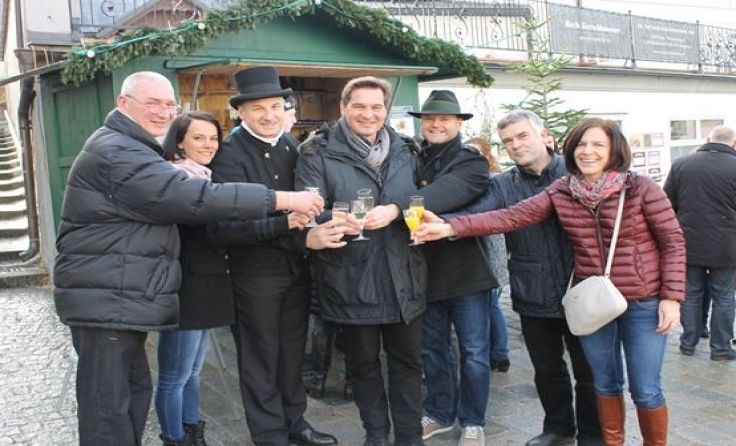 Die WVP stößt am Altjahrstag mit den Waidhofnern auf ein gutes neues Jahr an. Foto: WVP