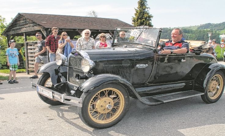 Im Vorjahr gingen 150 Teilnehmer mit teils historischen Schätzen an den Start. Foto: Karin Novak