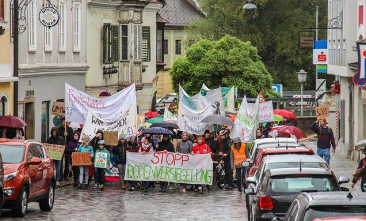Die Klimaproteste in Waidhofen gehen bereits in die achte Runde. Foto: Raphael Kößl