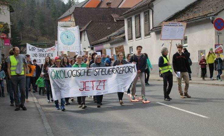 Im April vor einem Jahr setzte sich der erste Klimaprotest in Bewegung. Foto: Karin Novak