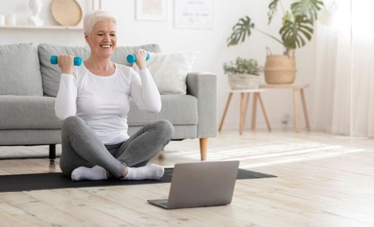 Mit dem Online-Angebot kommt man fit durch den Advent.Foto: Prostock-studio/Shutterstock.com