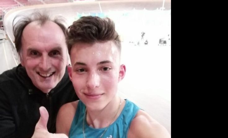 Trainer Milan Eror (l.) mit Samuel Leitner, der die 1.500 Meter unter vier Minuten gelaufen ist.