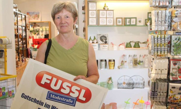 Leopoldine Fahrnberger wurde in der Warteschlange am Postamt überrascht.Foto: Karin Novak