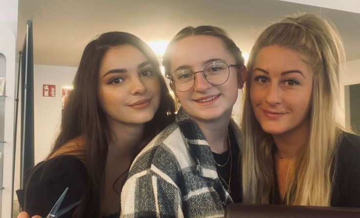 Mit dabei: Simge, Lea und Michaela (v. l.) laden zum Charity-Haarschneidetag.Foto: privat