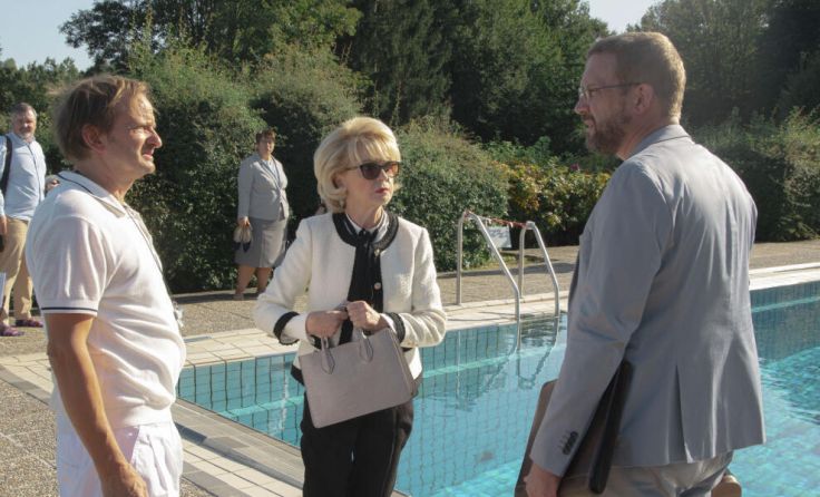 Bademeister Karl will sein Freibad retten. (Foto: LEONINE Distribution)
