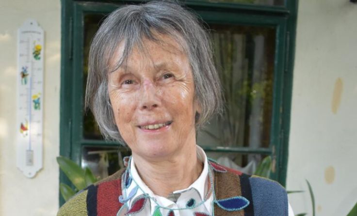 Gastautorin Elfriede Bruckmeier liest auf ihren "Kostproben". (Foto: zVg)