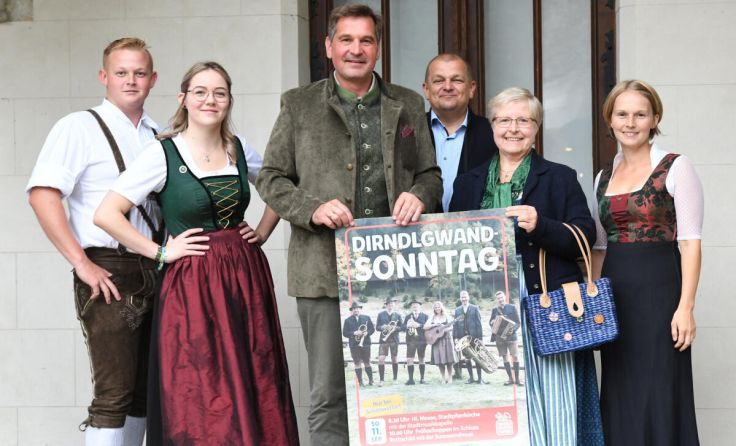 dirndlgwandsonntag-fr-hschoppen-im-schloss-rothschild