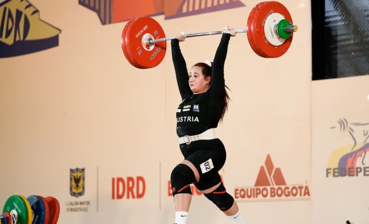 Sarah Fischer bei 132 kg Stoßen (Foto: ISAAC MORILLAS PHOTO)