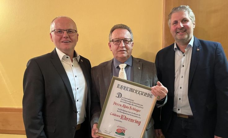 Alois Schlager wurden mit dem Goldenen Ehrenring ausgezeichnet. (Foto: Marktgemeinde Seitenstetten)