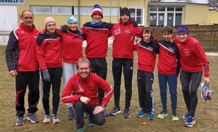 LC-Neufurth-Obmann Walter Kloimwieder mit seinen erfolgreichen Crossläufern (Foto: LC Neufurth)