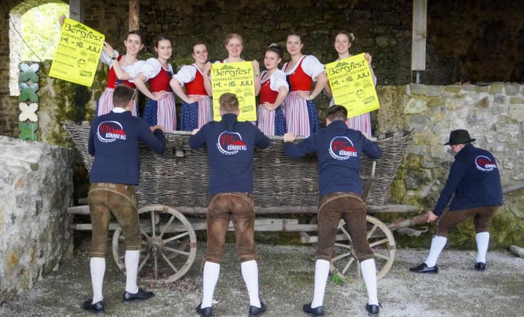 Volles Programm bietet die Volkstanzgruppe beim Bergfest in Kürnberg. (Foto: zVg)