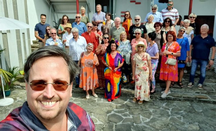 Zahlreiche Besucher im Kunsthaus Hengl bei "Afrikanischen Impressionen" (Foto: Hengl)