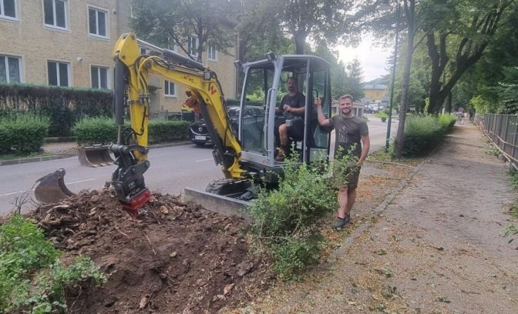 Johann Hirtenlehner (im Bagger) und Stadtförster Georg Brenn (Foto: Karin Novak)