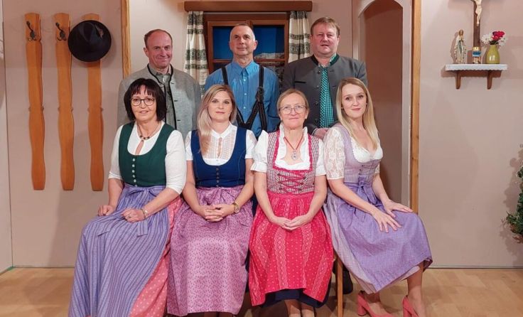 Zwei Mitglieder der Aschbacher Theatergruppe feiern 40-jähriges Bühnenjubiläum. (Foto: zVg)