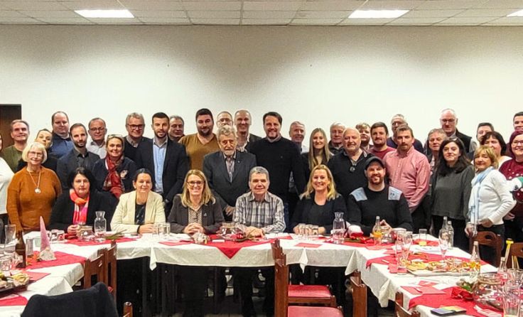 Gute Stimmung beim vorweihnachtlichem Bezirksvorstand (Foto: SPÖ Amstetten)