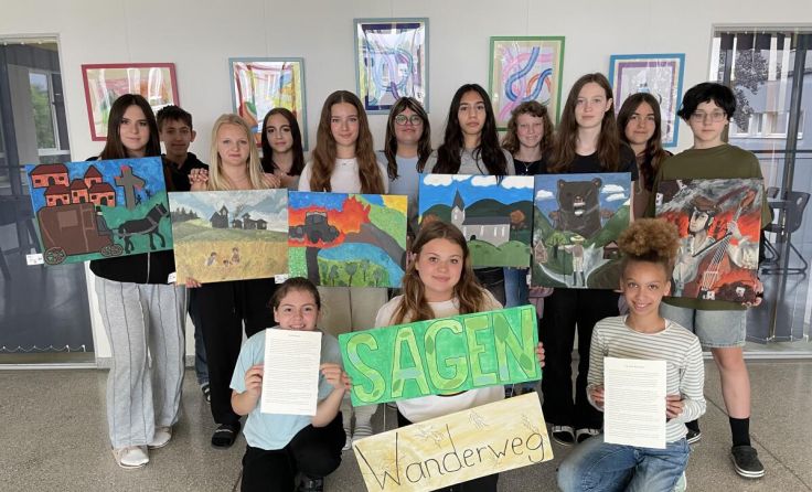 Der Erlös der Charity-Vernissage kam einer notleidenden Familie in Haag zugute. (Foto: zVg)