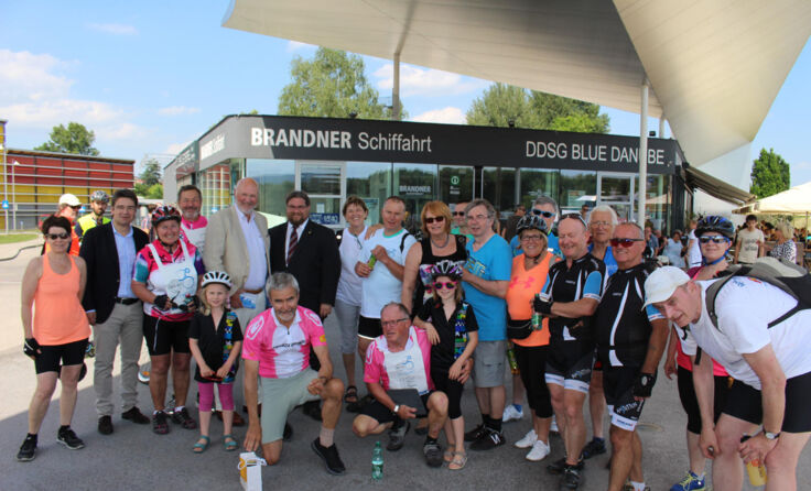Die Sympath-Fahrradstaffel machte Halt beim Wellenspiel in Stein. Foto: biolution