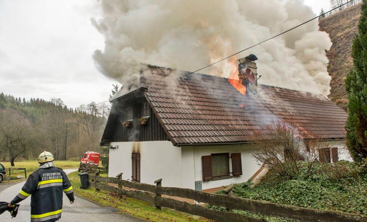 Ein Haus in Mottingeramt stand am Samstag in Vollbrand. Fotos: BFK-Krems/M. Wimmer