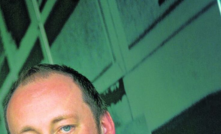 Richard Schuberth liest in Schlierbach. Foto: Heribert Corn