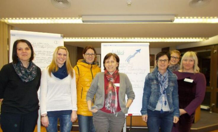 Sanela Dzafi? (l.) und Kindergartenpädagoginnen des Bezirks beim Erfahrungsaustausch