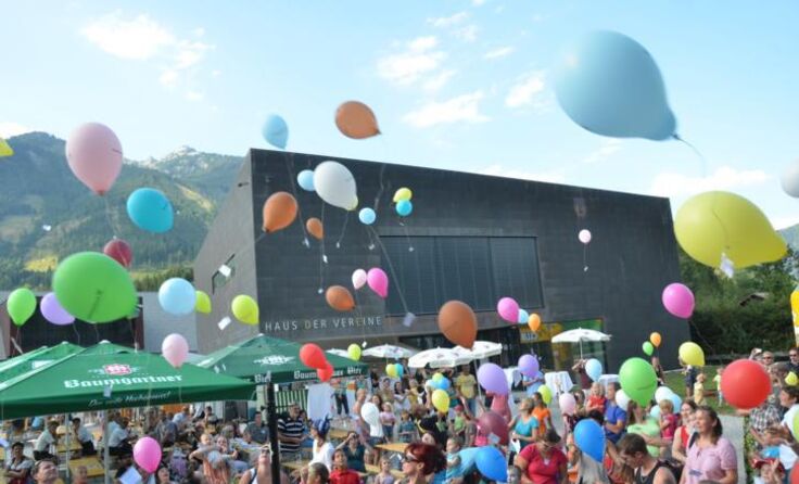 Der Luftballonstart ist ein Fixpunkt für Klein und Groß beim Stoderer Fest.