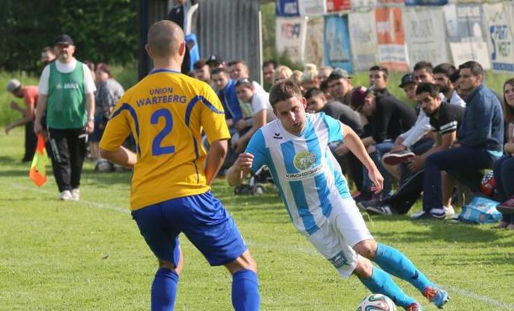 Spieler der beiden Mannschaften beim Zusammentreffen im Frühjahr Foto: Askö Kirchdorf