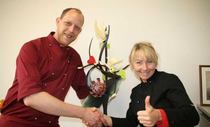 Martin Hopfgartner mit seiner Trainerin Brigitta Schickmaier und einer Kreation