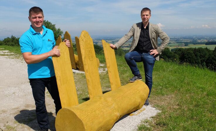 Bürgermeister Leo Bimminger (r.) und Florian Herndler vom Tourismusverband am Magdalenaberg