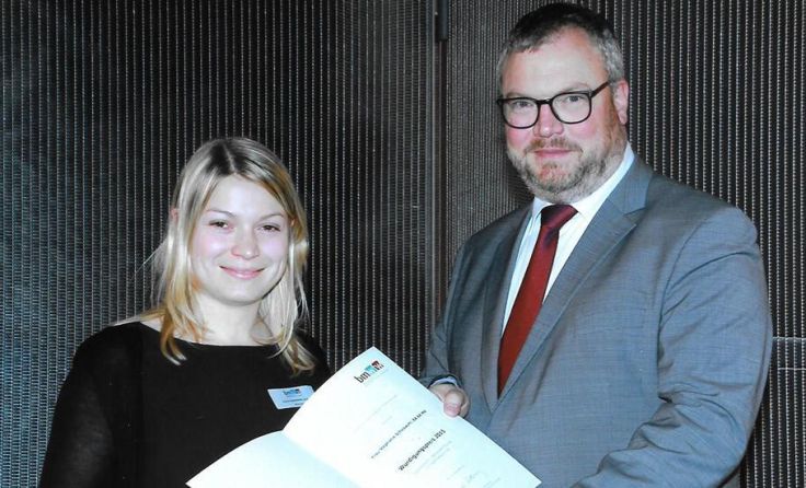 Stephanie Schoiswohl nahm den Preis von Peter Wanka in Empfang.