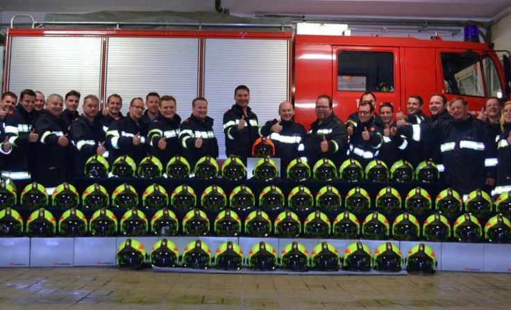 Die Feuerwehr-Kameraden mit den neuen Helmen Foto: Feuerwehr Kremsmünster