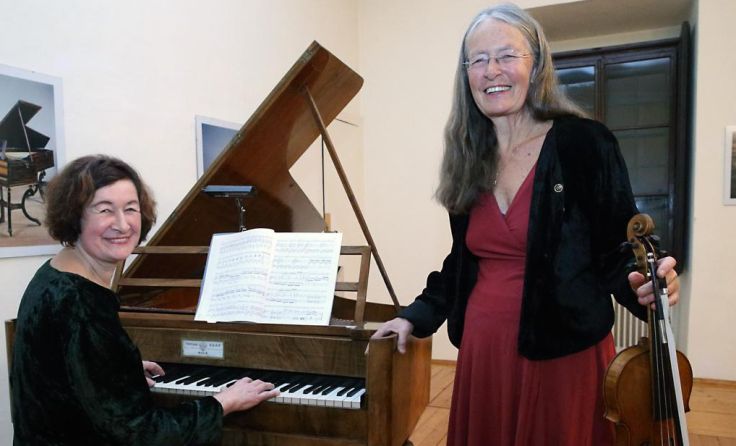 Irmgard Seidl am Klavier und Herlinde Schaller an der Violine begeisterten. Foto: Biederleitner