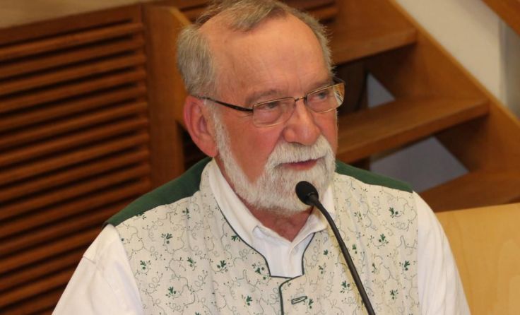 Franz Gumpenberger führt diesmal bei „5/4 hat s‘Landl“ durch den Abend. Foto: LMS Kirchdorf