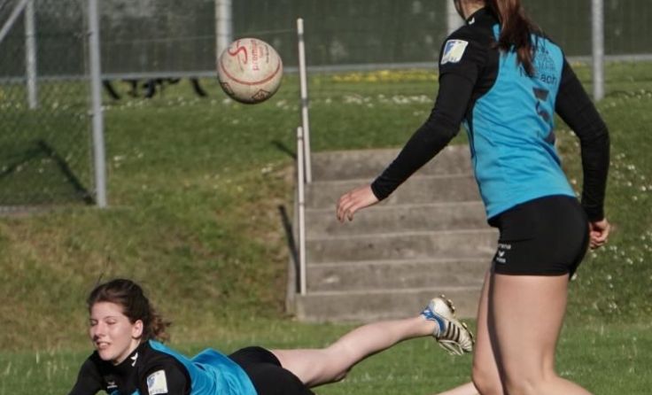 Tolle Abwehraktion von Iris Mayr im Match gegen die Mannschaft aus Arnreit. Foto: I. Maringer