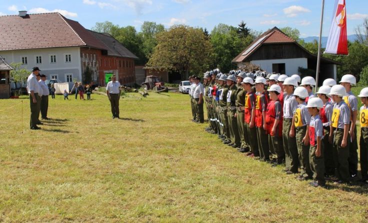 Herrliche Bedingungen: Feuerwehraktive und -jugend beim Abschnittsbewerb Foto: FF Ehrnsdorf