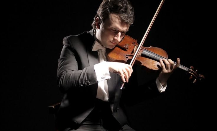 Gerald Meissner bringt die Schubert-Werke an der Violine zum Klingen. 