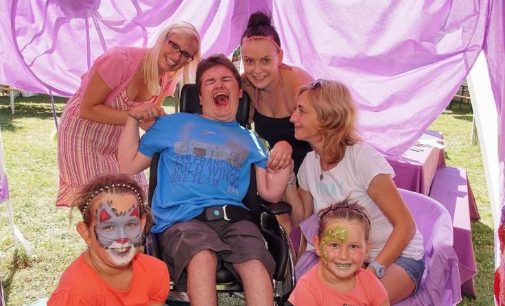 Das Rahmenprogramm für die ganze Familie bot auch eine Schminkstation. Foto: Foto Schlager