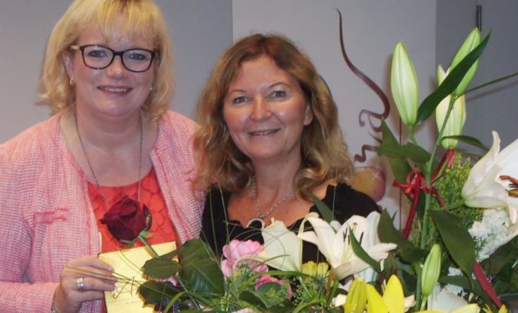 Monika Obernberger (l.) übergab den Vorsitz des Lions Clubs Ambra Kirchdorf an Ute Sattlberger.
