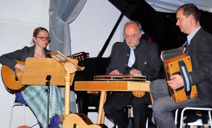 Herbert Walter (Mi.) und seine Mitmusiker gaben Volksmusik zum Besten.