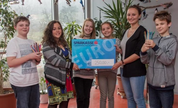 Spendeten den Erlös aus ihren Pausenbuffets: Schüler der 3c des Gymnasiums Kirchdorf. Foto: Haijes