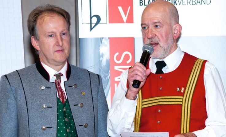 Bezirkskapellmeister Max Murauer (l.) und Moderator Johannes Ebert Foto: Foto Fritz