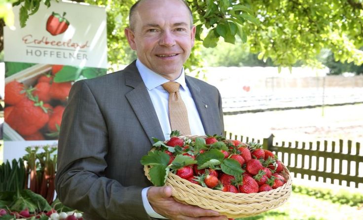 Landesrat Max Hiegelsberger eröffnet die Gemüse- und Erdbeersaison Foto: Land OÖ/Schauer