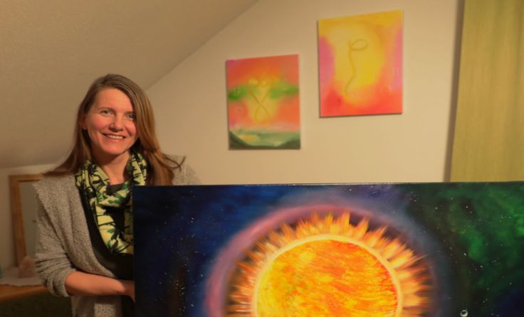 Leitner Birgit mit dem Energiebild "Sonnenwelle in Verbindung mit dem Universum"